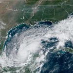 Fotografía satelital cedida por la Oficina Nacional de Administración Oceánica y Atmosférica (NOAA) a través del Centro Nacional de Huracanes (NHC) estadounidense donde se muestra la localización del huracán Milton este lunes, en el Golfo de México. EFE/NOAA-NHC /SOLO USO EDITORIAL /NO VENTAS /SOLO DISPONIBLE PARA ILUSTRAR LA NOTICIA QUE ACOMPAÑA /CRÉDITO OBLIGATORIO