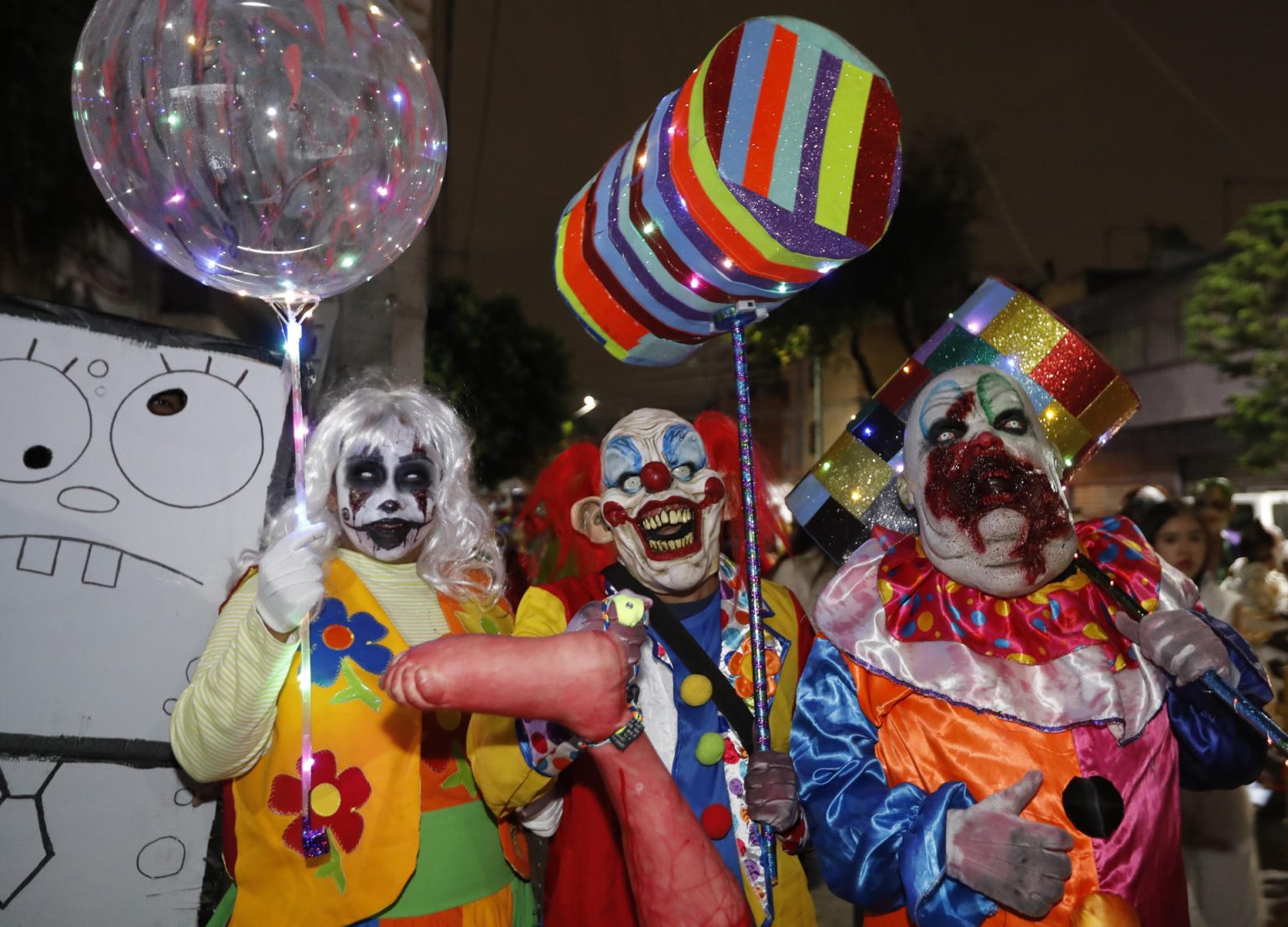 Imagen de archivo de personas disfrazadas que salen a las calles para celebrar Halloween. EFE/ Mario Guzmán