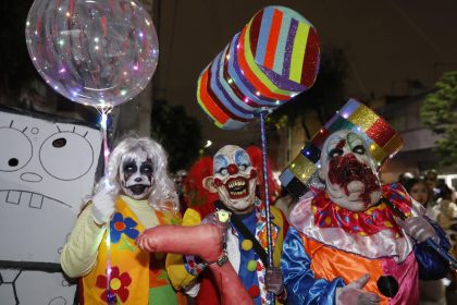 Imagen de archivo de personas disfrazadas que salen a las calles para celebrar Halloween. EFE/ Mario Guzmán