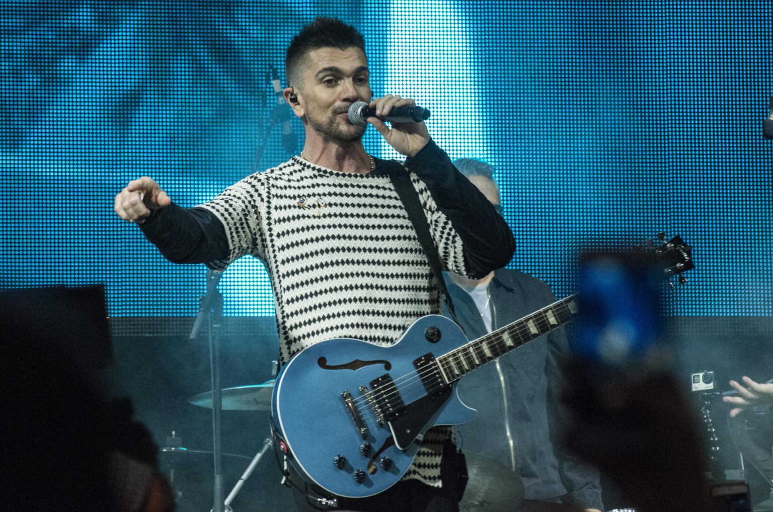 Fotografía de archivo donde aparece el cantante y compositor colombiano Juanes. EFE/Giorgio viera