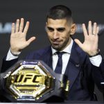 El hispano-georgiano Ilia Topuria durante la rueda de prensa este viernes en Abu Dabi. Topuria defenderá el título mundial del peso pluma de la UFC ante el estadounidense Max Holloway esta sábado. EFE/EPA/ALI HAIDER