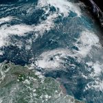 Fotografía satelital cedida por la Oficina Nacional de Administración Oceánica y Atmosférica (NOAA) a través del Centro Nacional de Huracanes (NHC) estadounidense donde se muestra la localización de la tormenta tropical Oscar, en el Atlántico. EFE/NOAA-NHC /SOLO USO EDITORIAL /NO VENTAS /SOLO DISPONIBLE PARA ILUSTRAR LA NOTICIA QUE ACOMPAÑA /CRÉDITO OBLIGATORIO