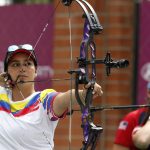 Imagen de archivo de la colombiana Sara López durante la Copa del Mundo de tiro con arco en Medellín (Colombia). EFE/Luis Eduardo Noriega A.