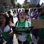 Imagen de archivo de mujeres que participan en la marcha del día de acción global por el acceso al aborto legal, seguro y gratuito en Ciudad de México (México). EFE/Sáshenka Gutiérrez