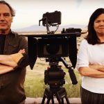 Fotograma cedido por Juan Hernández donde aparecen Paco de Onis y Pamela Yates, productor y directora, respectivamente, del documental 'Frontera adentro' que habla sobre "el complejo industrial fronterizo", en referencia al uso de miles de millones de dólares en la militarización de la frontera y el establecimiento de docenas de centros de detención y uso de tecnología de punta. EFE/Juan Hernández /SOLO USO EDITORIAL /NO VENTAS /SOLO DISPONIBLE PARA ILUSTRAR LA NOTICIA QUE ACOMPAÑA /CRÉDITO OBLIGATORIO