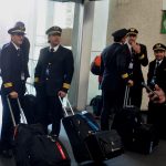 Imagen de archivo de un grupo de pilotos de la aerolínea Aeroméxico en el aeropuerto Internacional en la Ciudad de México, (México). EFE/STR