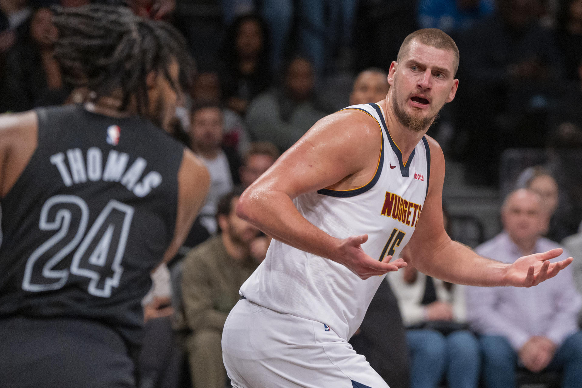 Nikola Jokic de los Denver Nuggets en acción ante los Brooklyn Nets. EFE/ Angel Colmenares
