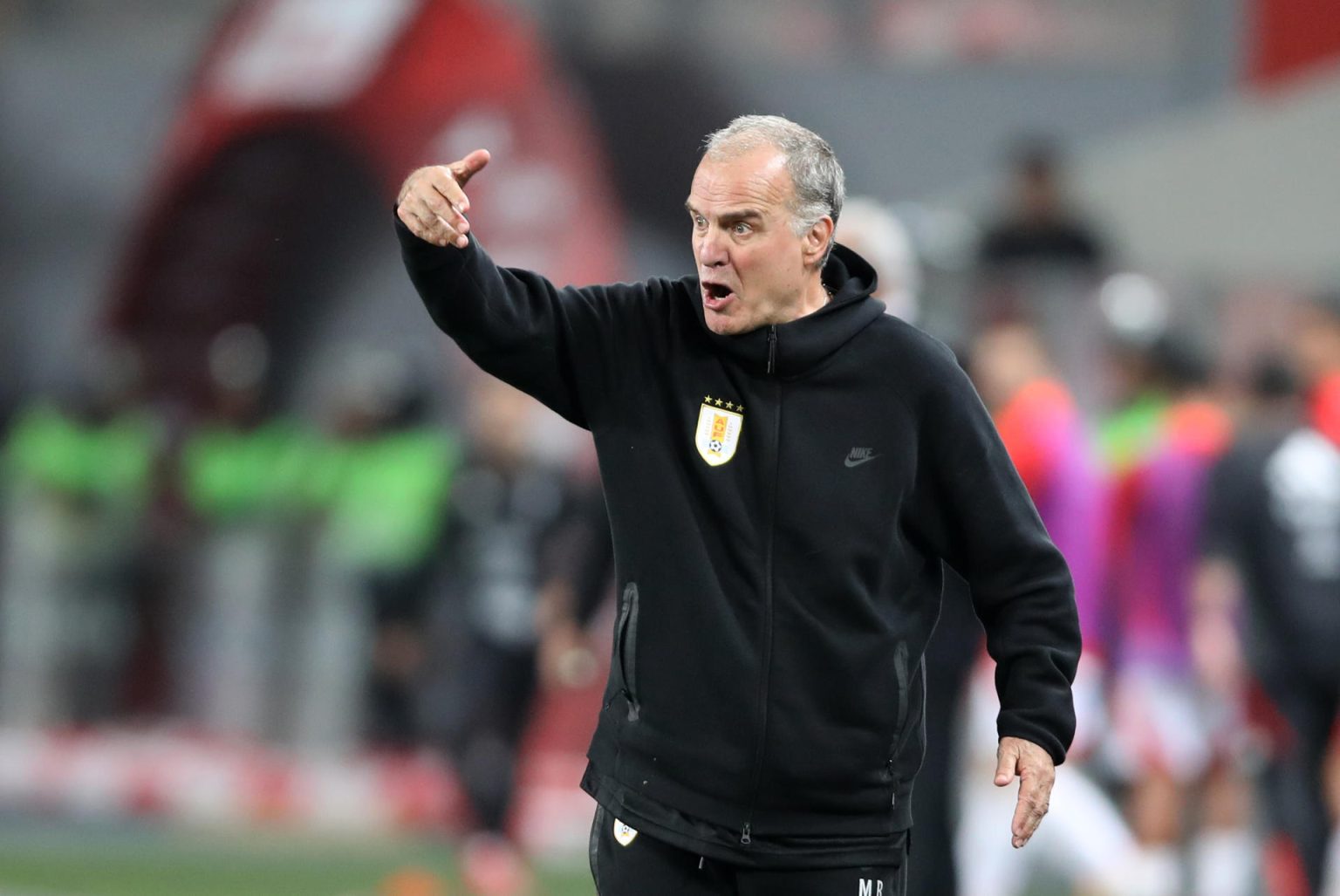 El entrenador argentino Marcelo Bielsa admitió este viernes en Lima que las críticas de Luis Suárez han afectado su autoridad en la selección de Uruguay.EFE/ Paolo Aguilar