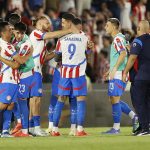 Jugadores de Paraguay fueron registrados este martes, 15 de octubre, al celebrar su victoria por 2-1 sobre Venezuela, al final de un partido de la fecha 10 de las eliminatorias sudamericanas al Mundial FIFA de 2026, en el estadio Defensores del Chaco de Asunción (Paraguay). EFE/Juan Pablo Pino