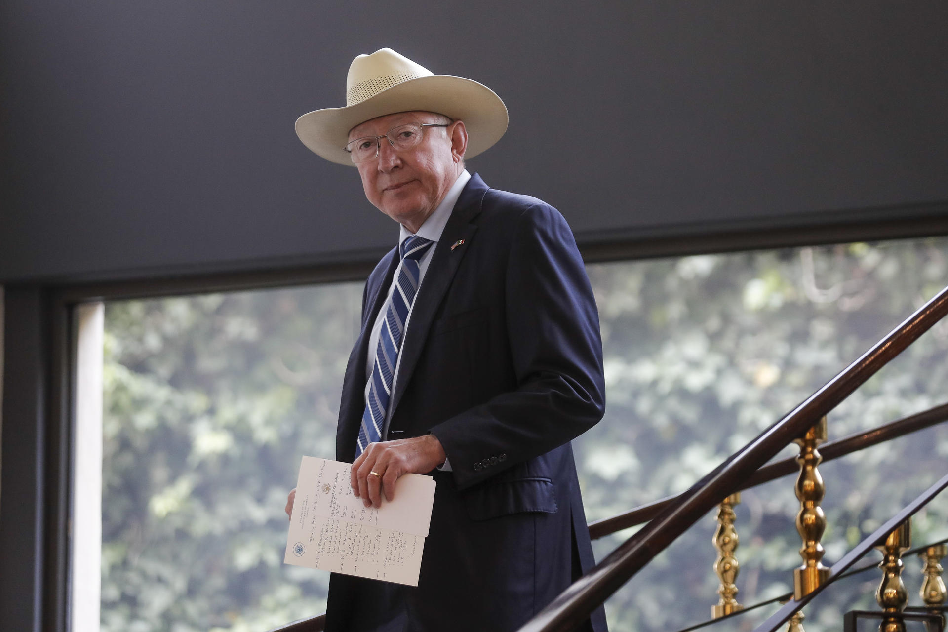 El embajador de Estados Unidos en México, Ken Salazar participa durante una rueda de prensa este jueves en la Ciudad de México (México). EFE/Isaac Esquivel
