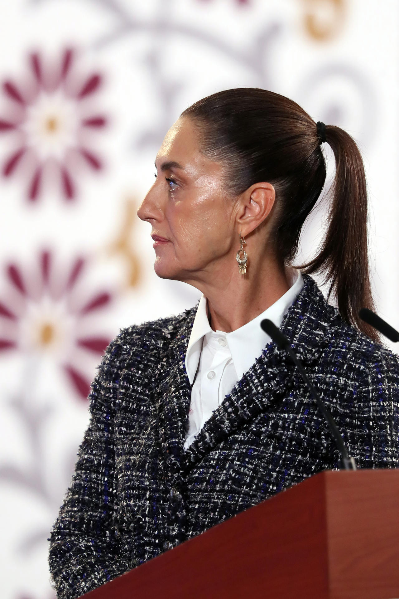 La presidenta de México, Claudia Sheinbaum, participa durante su conferencia de prensa matutina este lunes en Palacio Nacional de la Ciudad de México (México). EFE/Mario Guzmán