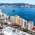 Fotografía aérea de un hotel en el balneario de Acapulco en el estado de Guerrero (México). EFE/David Guzmán