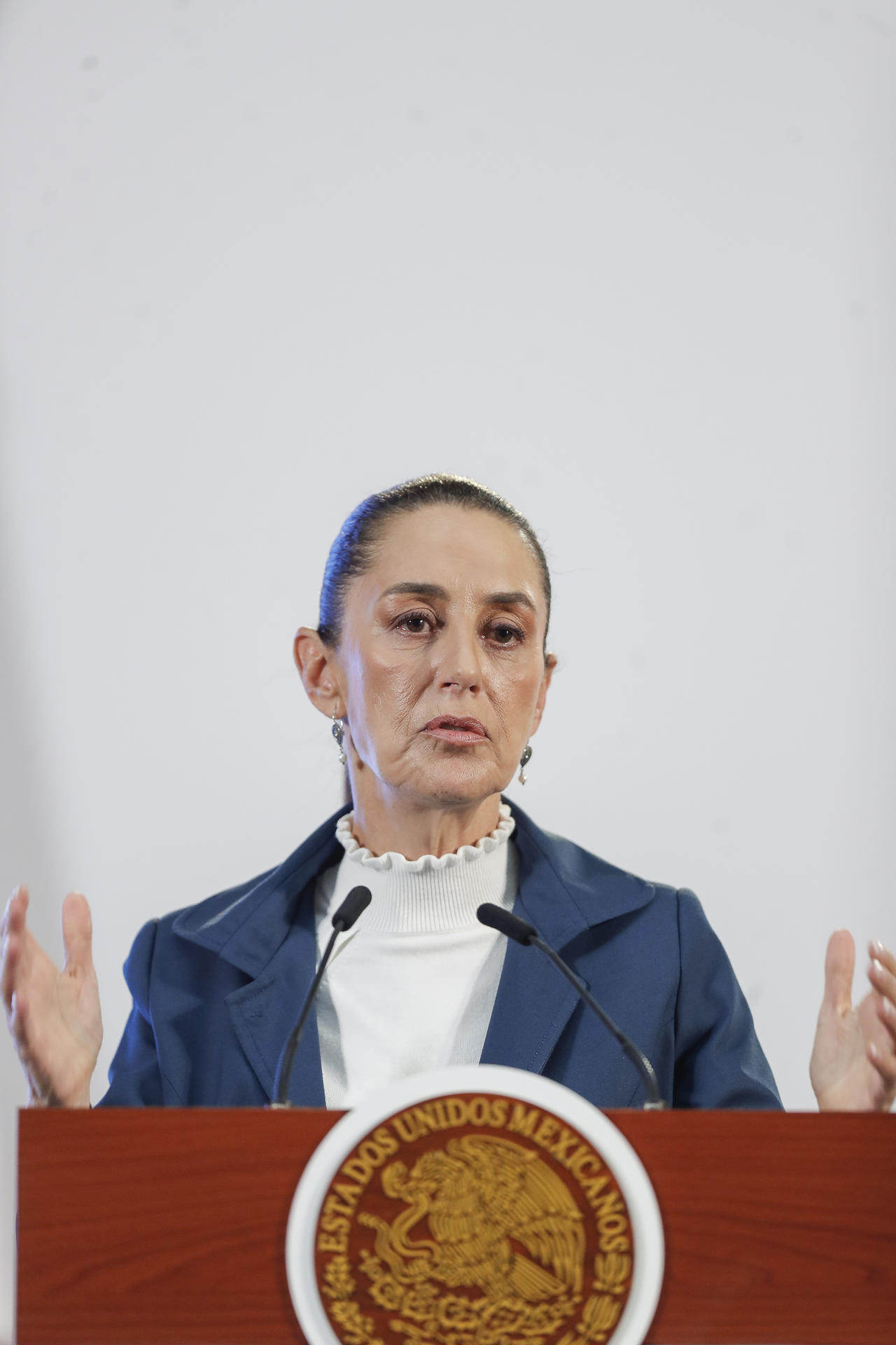 La presidenta de México, Claudia Sheinbaum, habla este jueves durante una rueda de prensa en Palacio Nacional, de la Ciudad de México (México). EFE/ Isaac Esquivel
