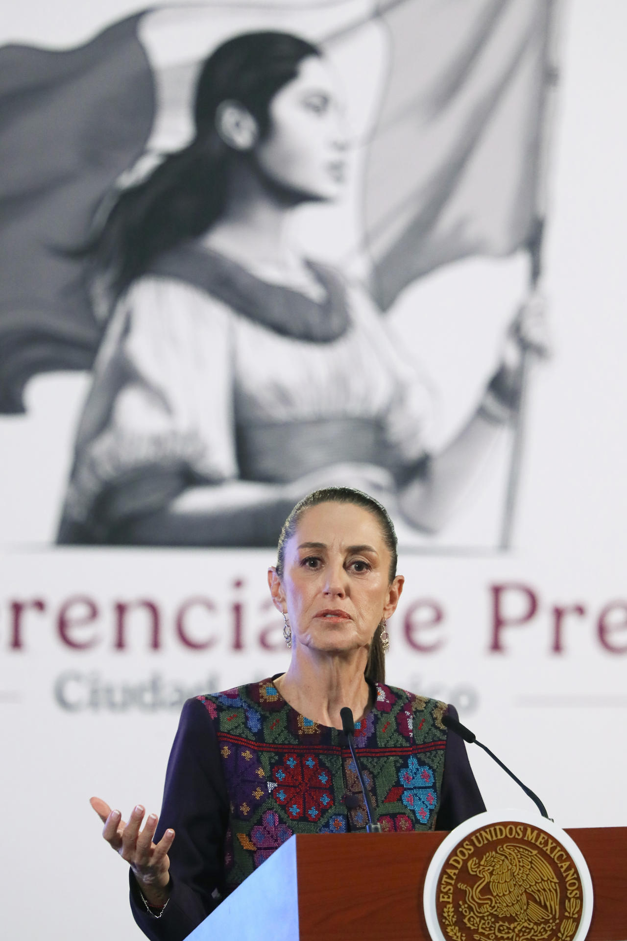 La presidenta de México Claudia Sheinbaum, participa este jueves en una rueda de prensa en Palacio Nacional, en la Ciudad de México (México). EFE/ Mario Guzmán
