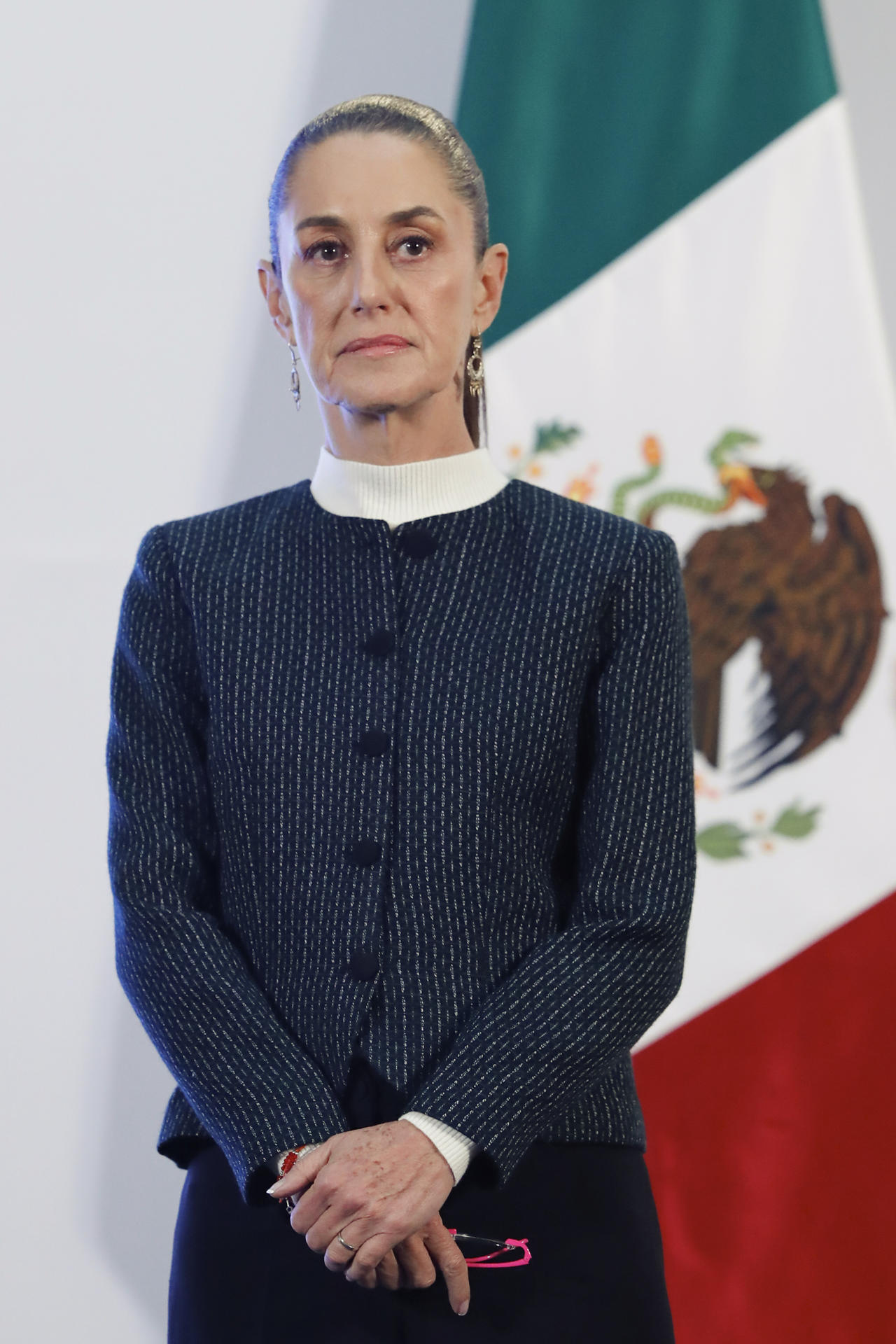 La presidenta de México, Claudia Sheinbaum, habla durante una rueda de prensa este jueves en el Palacio Nacional en la Ciudad de México (México). EFE/ Mario Guzmán
