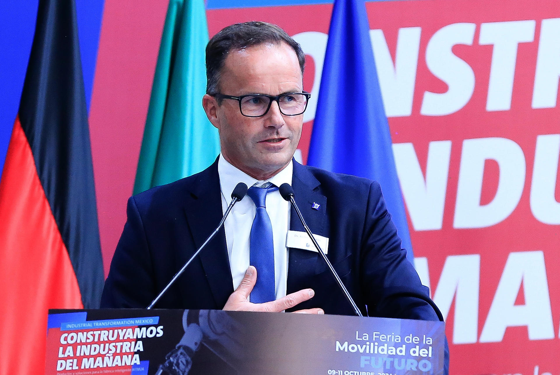 El presidente del Consejo de Administración de Deutsche Messe, Jochen Köckler, habla en la inauguración de la Industrial Transformation México (ITM) 2024 de la Hannover Messe, en la ciudad de León en el estado de Guanajuato (México). EFE/Luis Ramírez
