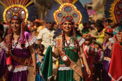 Fotograma cedido por López-Li Films de una escena del documental 'Hispanoamérica, canto de vida y esperanza'. EFE/ López-li Films / SOLO USO EDITORIAL/ SOLO DISPONIBLE PARA ILUSTRAR LA NOTICIA QUE ACOMPAÑA (CRÉDITO OBLIGATORIO)