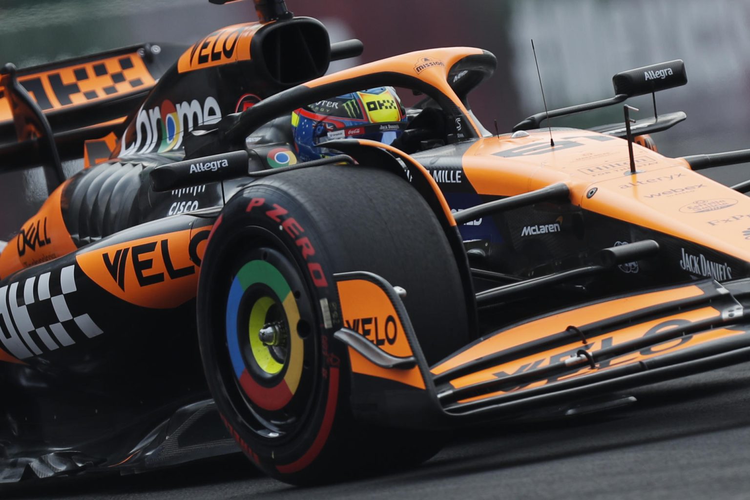 El australiano Oscar Piastri de McLaren participa en la tercera practica del Gran Premio de México este sábado, en el Autódromo de los Hermanos Rodríguez en Ciudad de México (México). EFE/ Isaac Esquivel