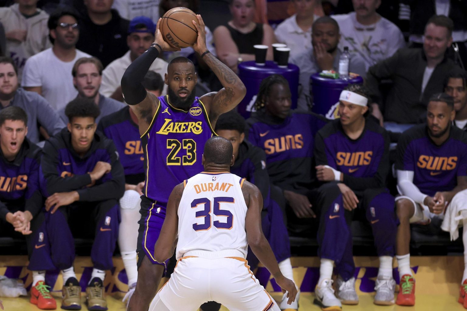 LeBron James protagonizó con 16 puntos un brutal parcial de 21-0 para los Lakers en el arranque del último cuarto ante los Kings. EFE/EPA/RYAN SUN