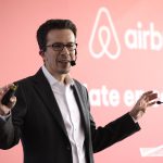 El director general de Airbnb México, Ángel Terral, habla durante una rueda de prensa en la Ciudad de México (México). Archivo. EFE/José Méndez