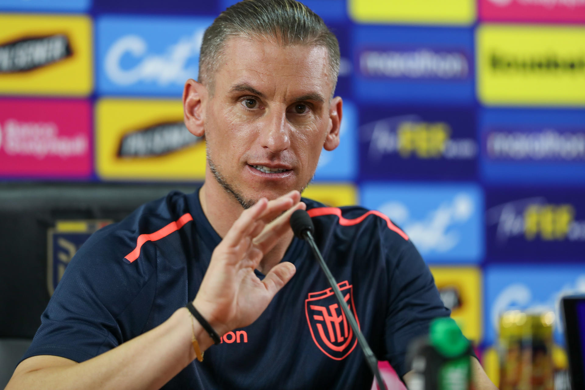 El entrenador de la selección de fútbol de Ecuador, Sebastián Beccacece. EFE/ José Jácome
