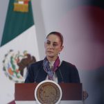 La presidente de México, Claudia Sheinbaum, habla durante una rueda este miércoles, en el Palacio Nacional de la Ciudad de México (México). EFE/ Isaac Esquivel