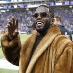 Fotografía de archivo deL 4 de febrero de 2018 de Sean 'Diddy' Combs, saludando antes del inicio del Super Bowl LII en el US Bank Stadium, en Minneapolis, Minnesota (Estados Unidos). EFE/ Erik S. Lesser