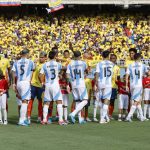 Fotografía de archivo tomada el pasado 10 de septiembre en la que se registró a jugadores de Argentina y Colombia antes de enfrentarse por la fecha 8 de las eliminatorias sudamericanas al Mundial FIFA de 2026, en el estadio Metropolitano de Barranquilla (Colombia). EFE/Mauricio Dueñas