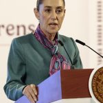 La presidenta de México, Claudia Sheinbaum, participa este martes en una rueda de prensa matutina en Palacio Nacional de la Ciudad de México (México). EFE/ José Méndez