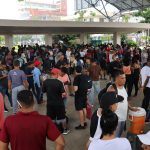 Migrantes permanecen en las principales plazas públicas este viernes, en el municipio de Tapachula en Chiapas (México). EFE/Juan Manuel Blanco