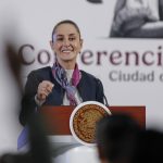 La presidenta de México, Claudia Sheinbaum, habla durante una rueda este miércoles, en el Palacio Nacional de la Ciudad de México (México). EFE/ Isaac Esquivel