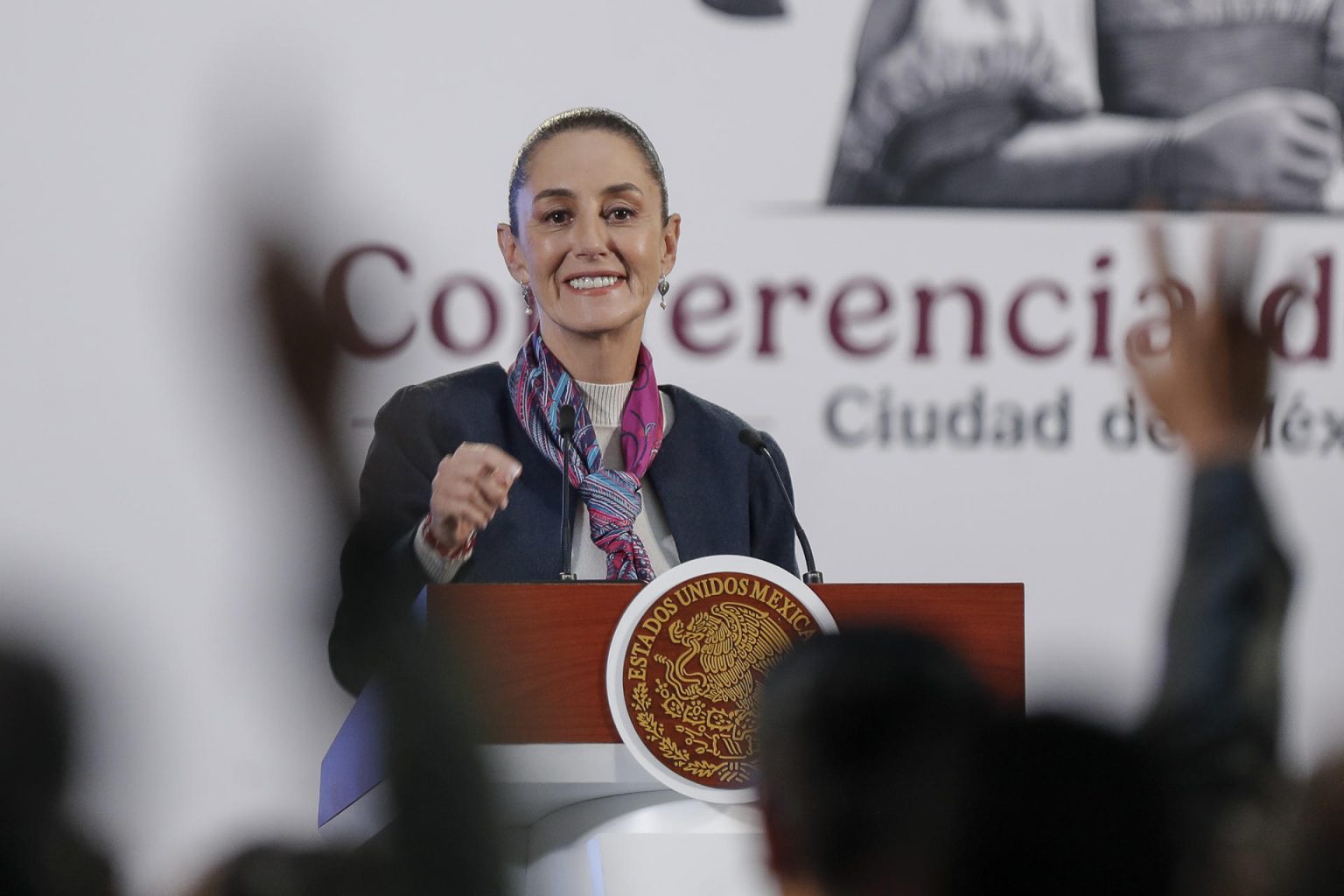 La presidenta de México, Claudia Sheinbaum, habla durante una rueda este miércoles, en el Palacio Nacional de la Ciudad de México (México). EFE/ Isaac Esquivel