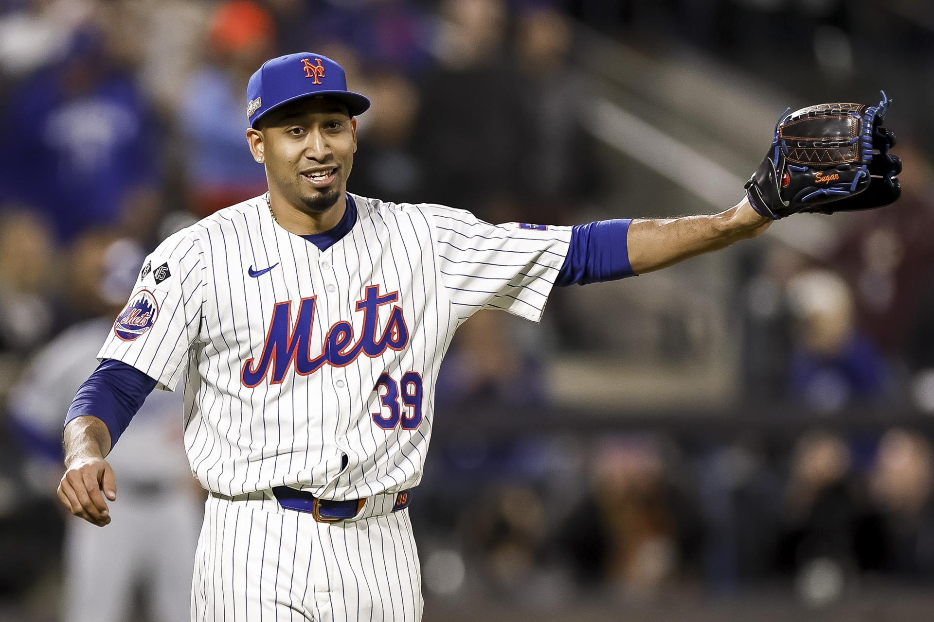 El lanzador de los Mets, Edwin Díaz, reacciona después del último out en la novena entrada del quinto juego de la Serie de Campeonato de la Liga Nacional de las Grandes Ligas de Béisbol (MLB). EFE/EPA/CJ GUNTHER
