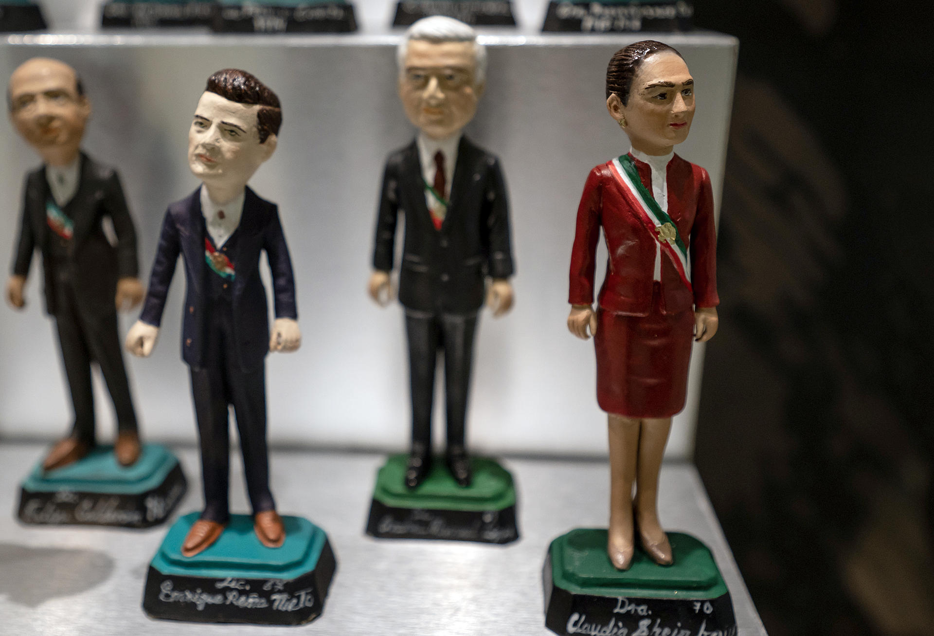 Figura en miniatura de la presidenta de México Claudia Sheinbaum, que se expone este lunes en la instalaciones del Museo de Historia Mexicana en la ciudad de Monterrey (México). EFE/Miguel Sierra
