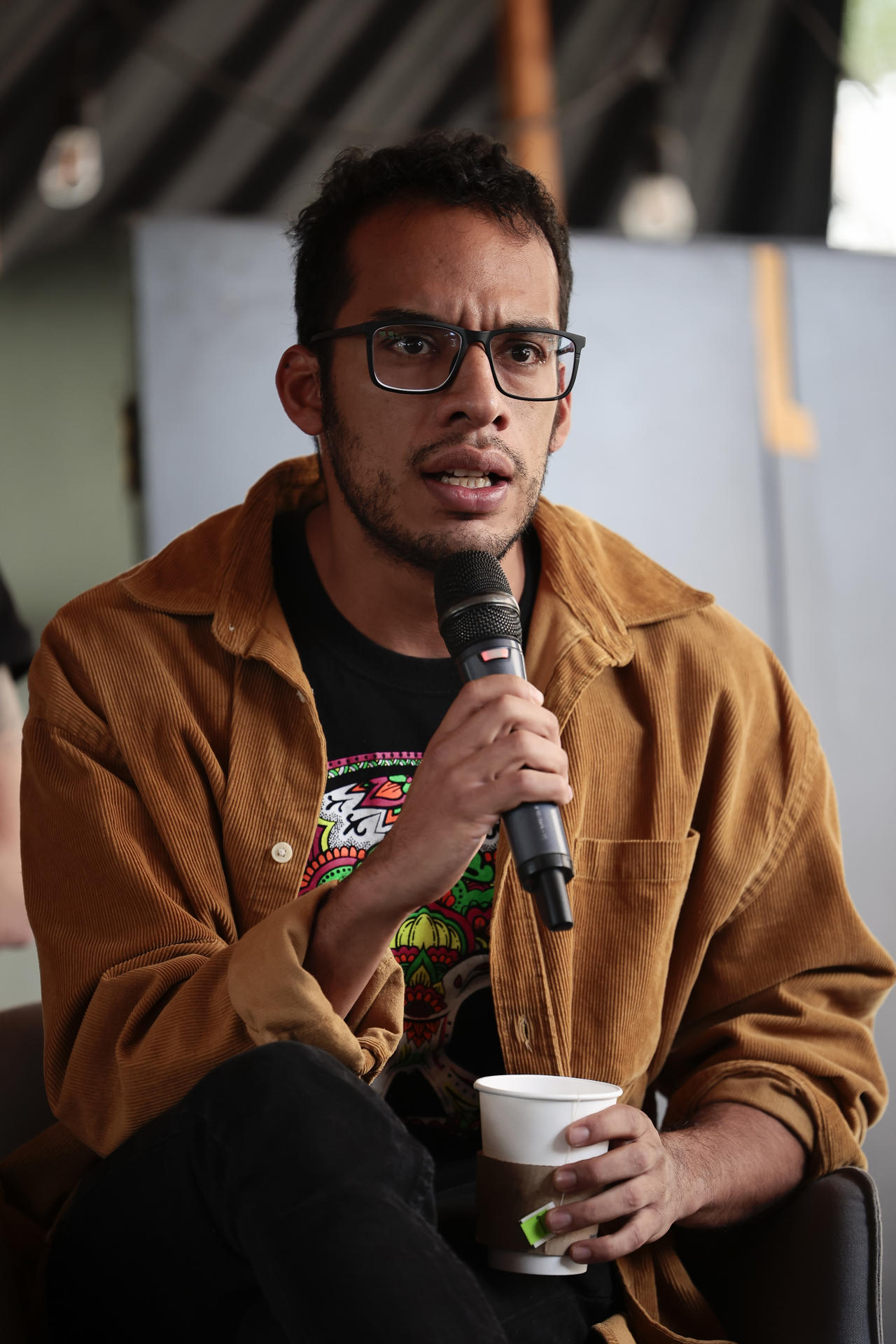 El actor de la película 'Cuento de pescadores', Antonio Becerril, habla durante una rueda de prensa este lunes en la Ciudad de México (México). EFE/José Méndez
