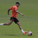 Luis Díaz, delantero del Liverpool, participa en un entrenamiento de la selección Colombia en el estadio Metropolitano en Barranquilla. EFE/ Carlos Ortega