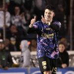 Illian Hernández de América celebra un gol este sábado, durante un partido de la jornada 12 del Torneo Apertura del fútbol mexicano. EFE/ José Méndez