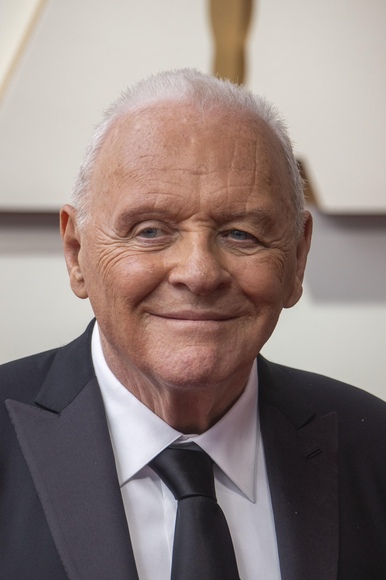 Anthony Hopkins posa en la alfombra roja de los Premios Óscar en el Teatro Dolby de Los Ángeles, California (EE.UU.). Archivo. EFE/ Javier Rojas