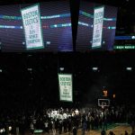 Los Celtics subieron al techo del TD Garden el cartel de celebración del decimoctavo título de su historia. EFE/EPA/CJ GUNTHER