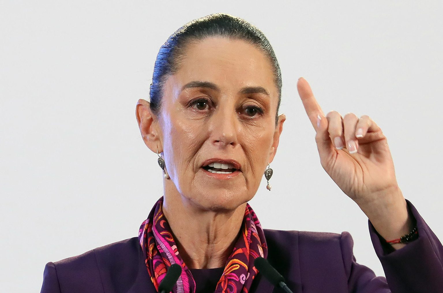 La presidenta de México, Claudia Sheinbaum, habla durante su conferencia de prensa matutina este lunes, en Palacio Nacional de Ciudad de México (México). EFE/Mario Guzmán