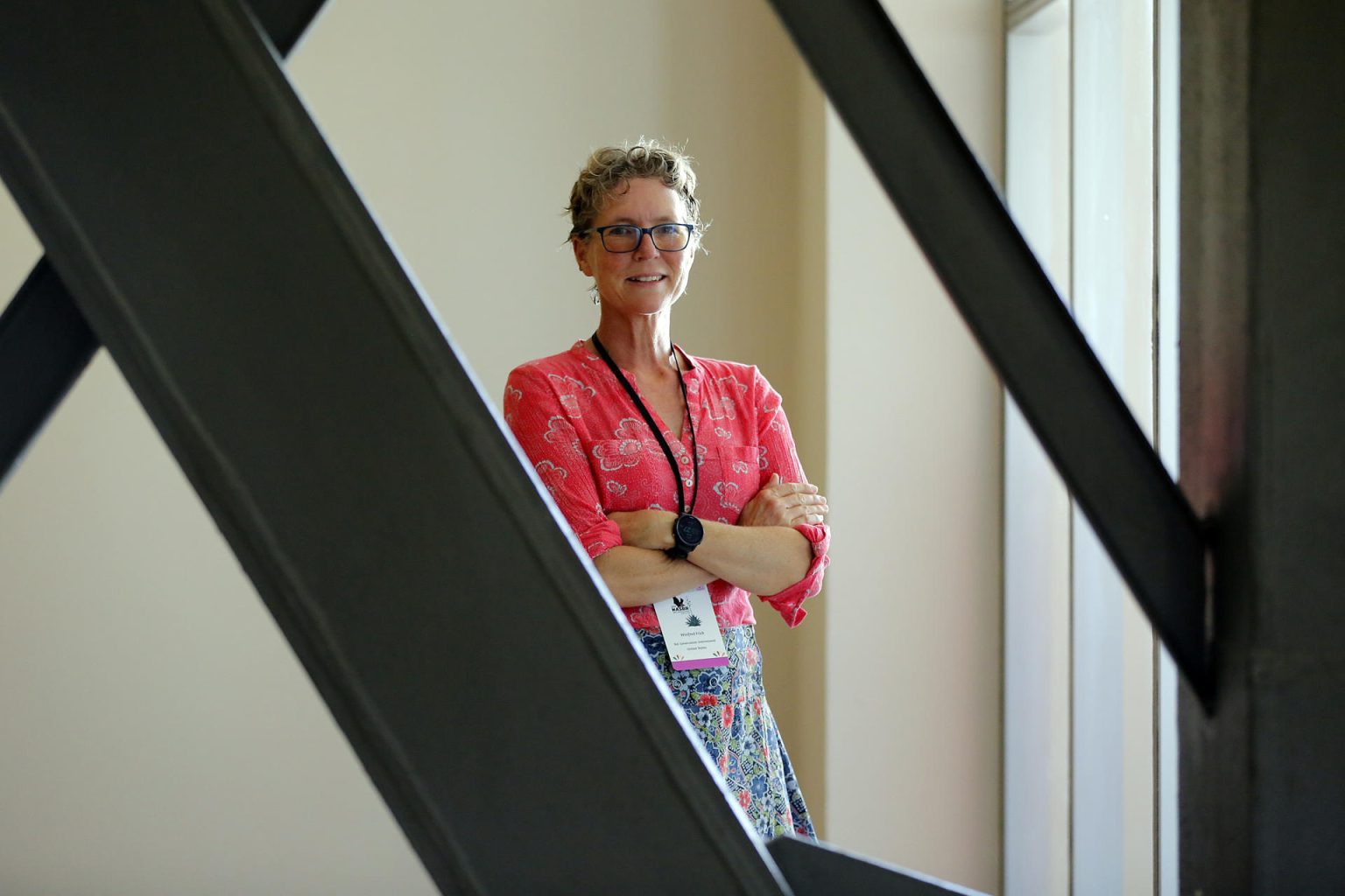 La investigadora de la organización Bat Conservation Internacional, Winifred Frick, posa durante una entrevista con EFE el 25 de octubre de 2024, en la ciudad de Guadalajara en Jalisco (México). EFE/Francisco Guasco