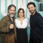 Fotografía cedida por Disney el 3 de octubre de 2024 donde aparecen los actores mexicanos Gael García Bernal (i) y Diego Luna (d), junto a la actriz estadounidense, Rosie Pérez, posando durante el estreno de la serie 'La Máquina' en el club The Hollywood Athletic en Los Ángeles, California (Estados Unidos). EFE/ Alberto E. Rodríguez SOLO USO EDITORIAL/SOLO DISPONIBLE PARA ILUSTRAR LA NOTICIA QUE ACOMPAÑA (CRÉDITO OBLIGATORIO)