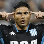 Maximiliano Salas, delantero de Racing de Argentina, fue registrado este jueves, 24 de octubre, al celebrar un gol que le anotó a Corinthians de Brasil, durante el partido de ida de esta llave semifinal de la Copa Sudamericana, en el estadio Neo Química Arena de Sao Paulo (Brasil). EFE/Isaac Fontana