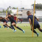 Jugadoras de la selección sub-17 de Estados Unidos en un entrenamiento en el Parque Central de Santiago de los Caballeros. EFE/ Diana Sánchez