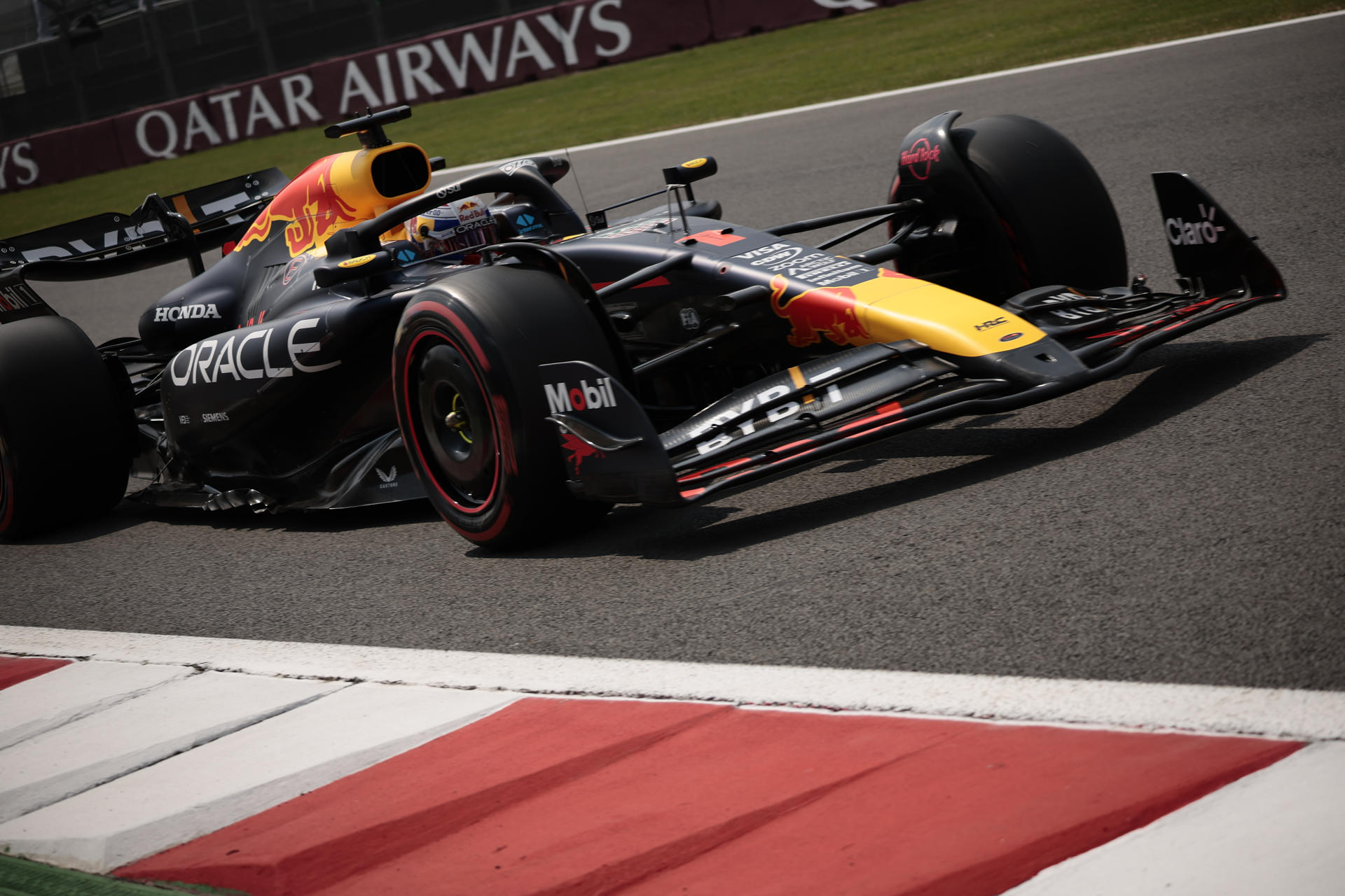 El piloto neerlandés del equipo Red Bull Racing Max Verstappen, participa este sábado en la tercera sesión de prácticas del Gran Premio de Fórmula 1 en el Autódromo Hermanos Rodriguez de la Ciudad de México (México). EFE/José Méndez
