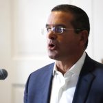 El gobernador de Puerto Rico, Pedro Pierluisi, habla durante una rueda de prensa en San Juan (Puerto Rico). Archivo. EFE/Thais Llorca