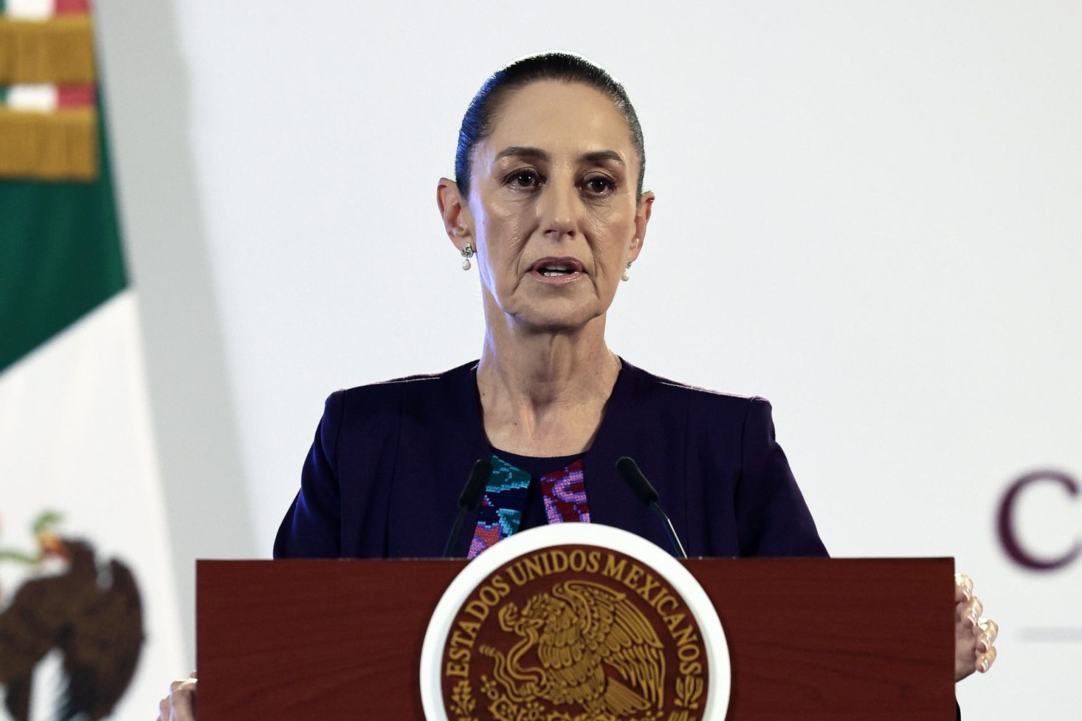 La presidenta de México, Claudia Sheinbaum, participa este miércoles durante su conferencia de prensa matutina en Palacio Nacional de la Ciudad de México (México). EFE/ José Méndez