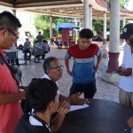 Migrantes permanecen en una plaza pública del municipio de Tapachula, este sábado en el estado de Chiapas (México). EFE/Juan Manuel Blanco