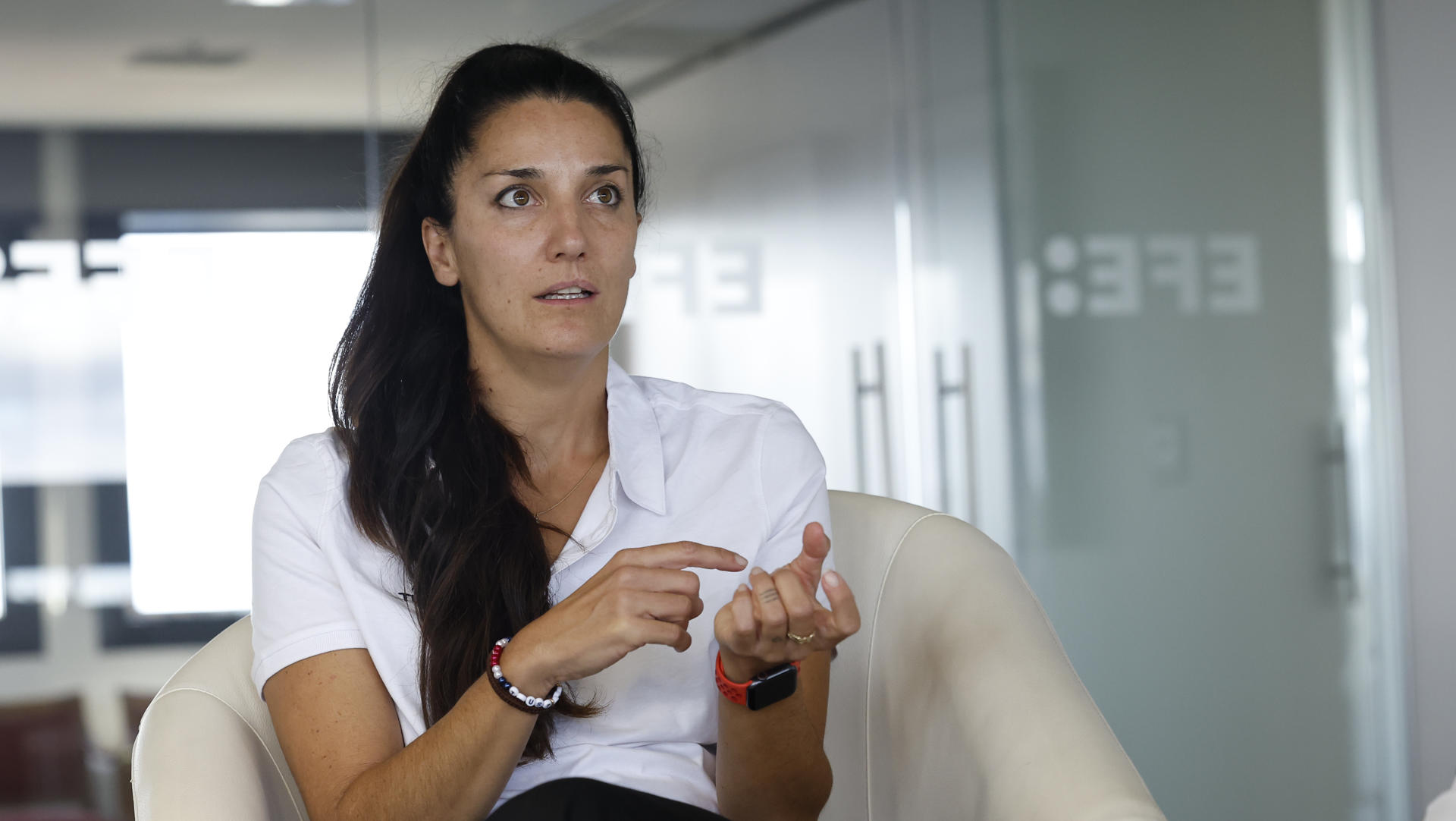 Andrea Fuentes, durante su presentación como nueva seleccionadora de Natación Artística, este lunes en la sede de la Agencia EFE en Madrid. EFE/Chema Moya
