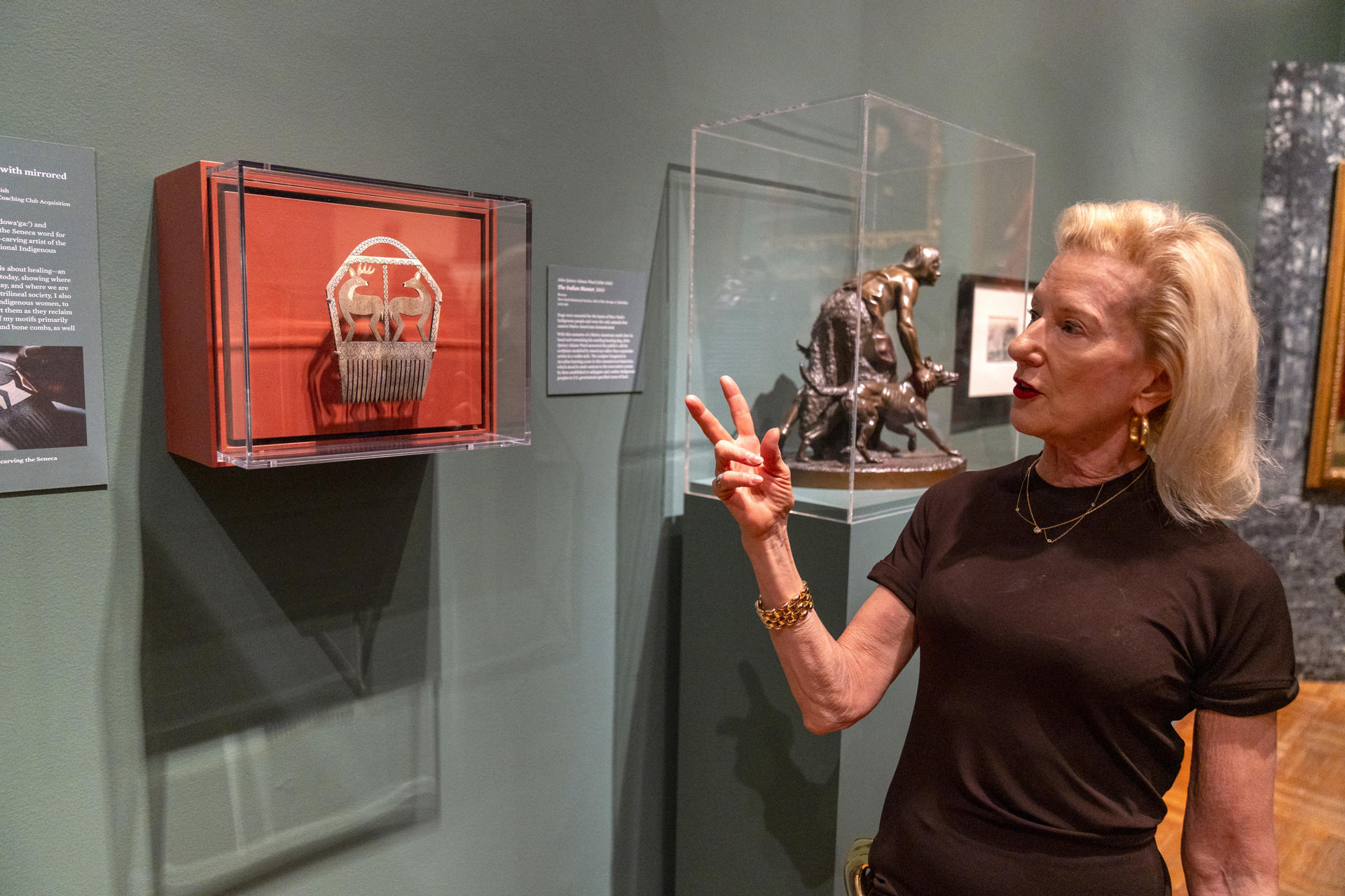 La directora de la Sociedad Histórica, Louise Mirrer, habla durante la inauguración de la exposición 'Pets and the City' (las mascotas y la ciudad) este viernes, en la sede del museo en Nueva York (EE.UU.). EFE/ Ángel Colmenares
